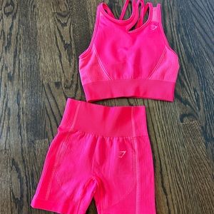 Gymshark Set Neon Pink shorts and bra